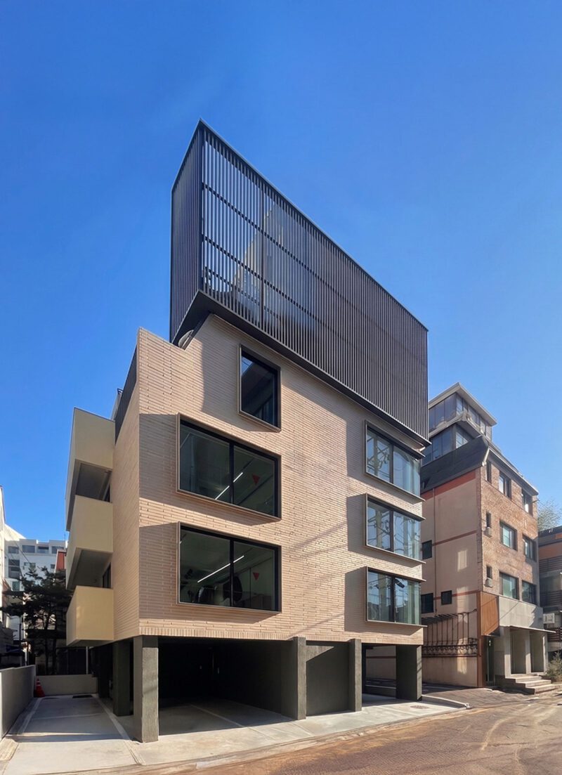 다가구주택을 근린생활시설로 전환한 한남동 대수선 완료 외관